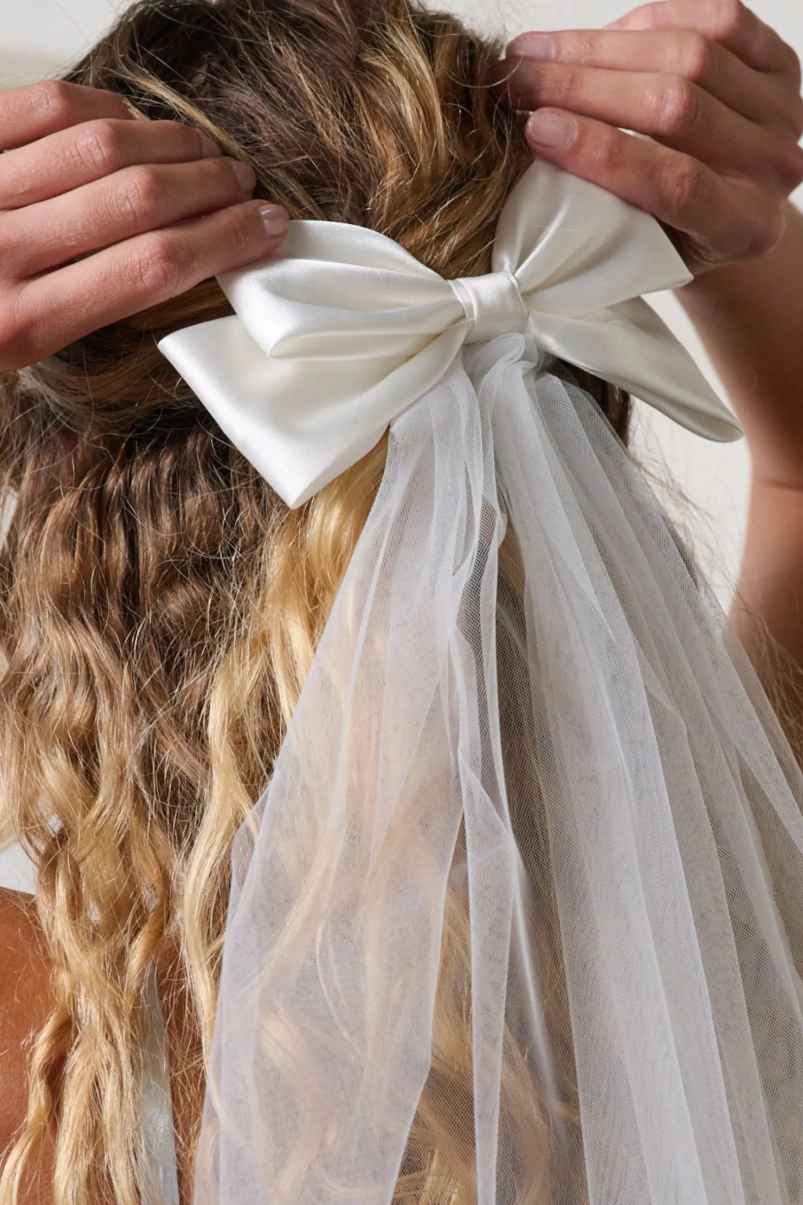 Hot Kat The Label Dolly Bow Veil